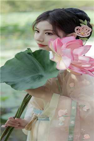 热门小说重生后，我是娱乐圈最毒女配郝爱璇叶辞